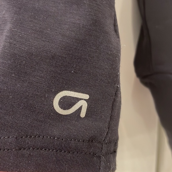 Gap Fit Black yoga top size small - Picture 3 of 4